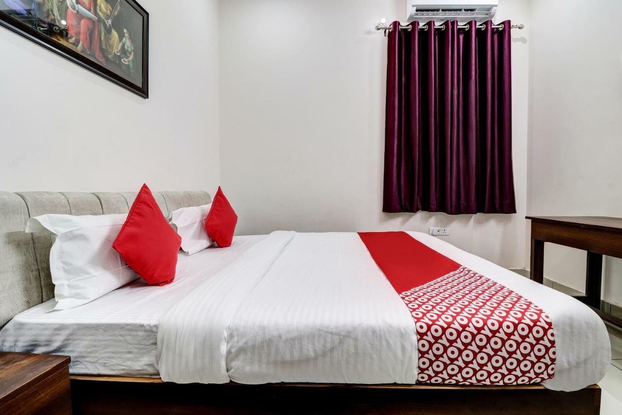 Oyo 38208 Hotel Prakash Kunj ลัคเนา ภายนอก รูปภาพ