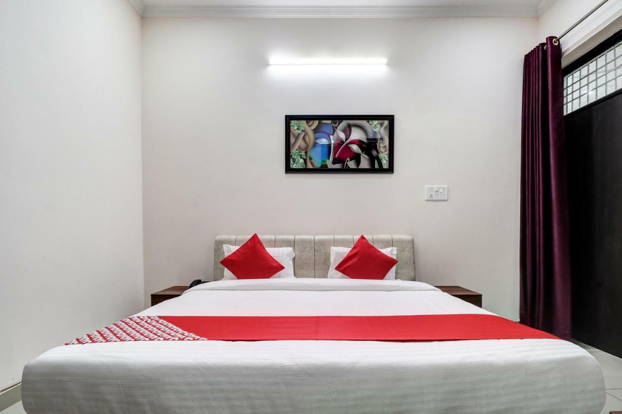 Oyo 38208 Hotel Prakash Kunj ลัคเนา ภายนอก รูปภาพ